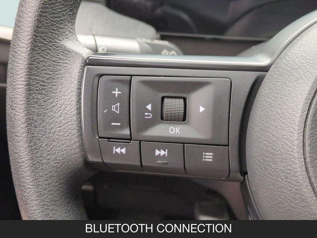 Used 2025 White Nissan SV image 17