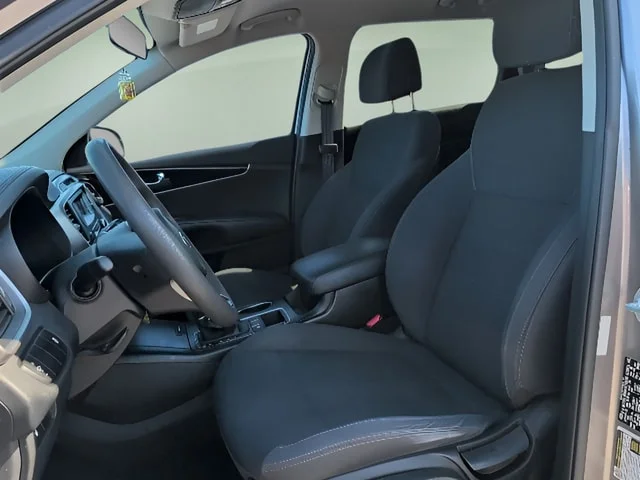 Used 2017 Titanium Silver Kia L image 10
