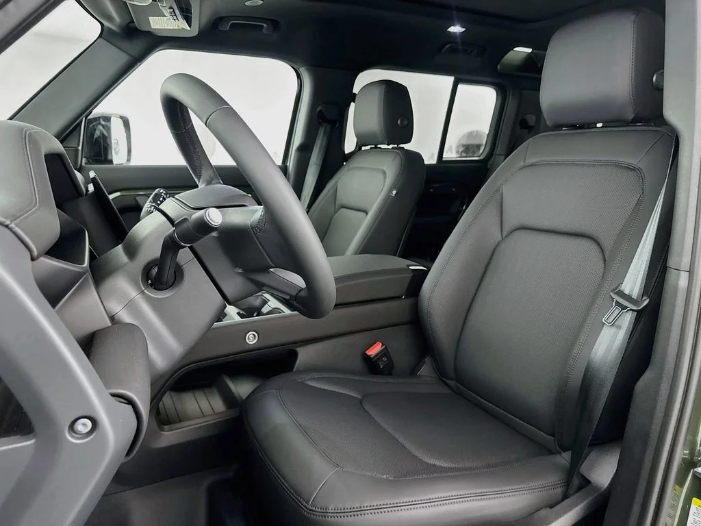 New 2026 Woolstone Green Land Rover X-Dynamic SE image 21