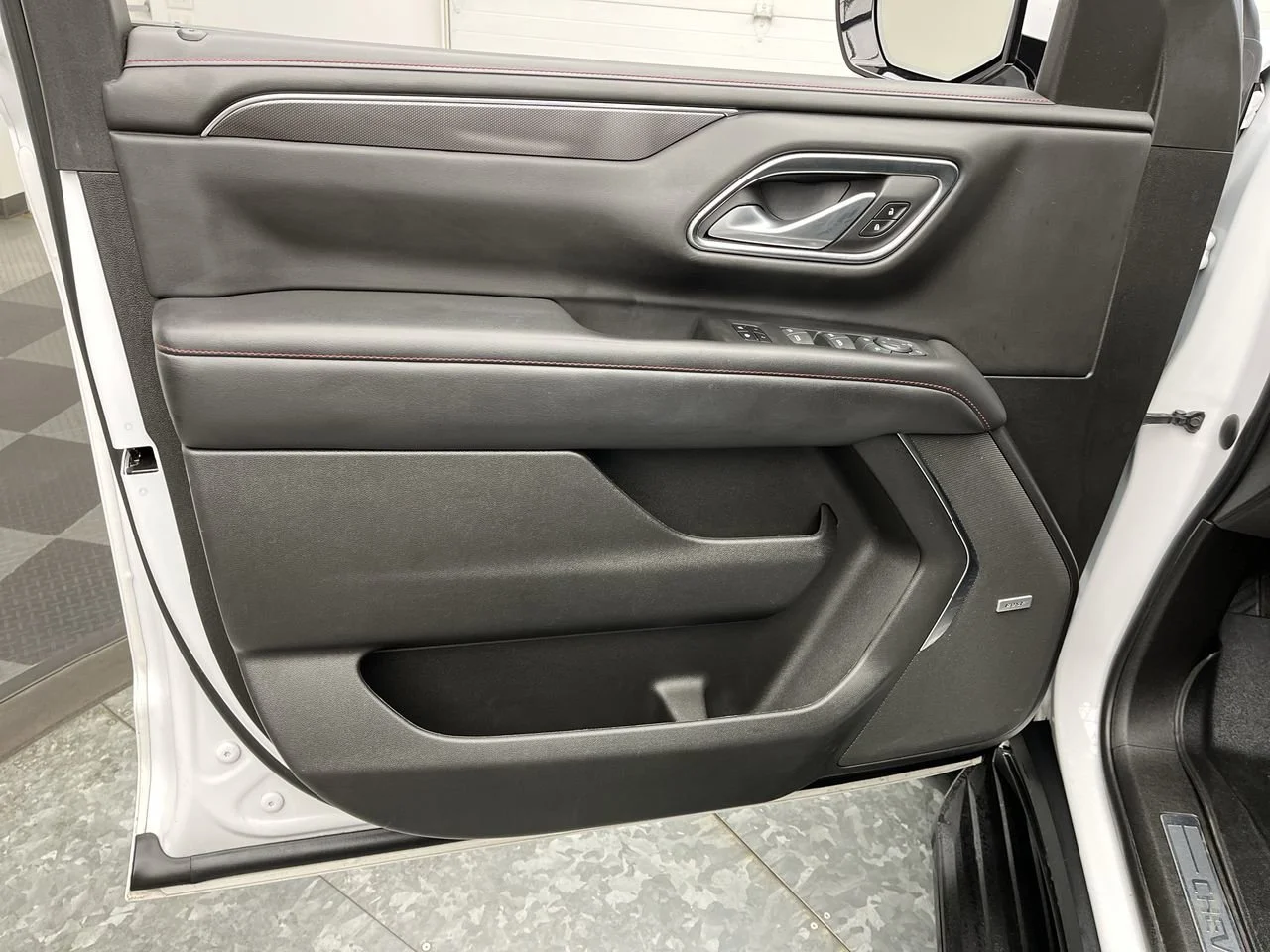 Used 2022 Summit White Chevrolet RST image 8