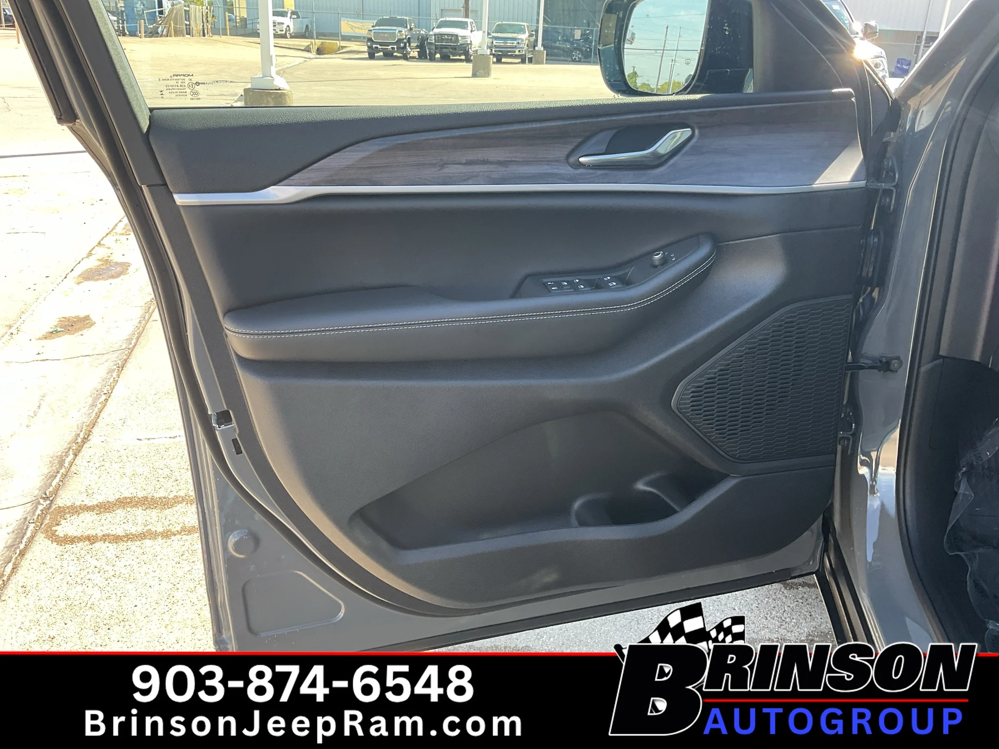 New 2027 Sting-Gray Clear-Coat Paint Jeep Laredo Altitude image 11