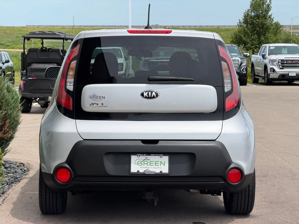 Used 2016 Silver Kia Base image 8