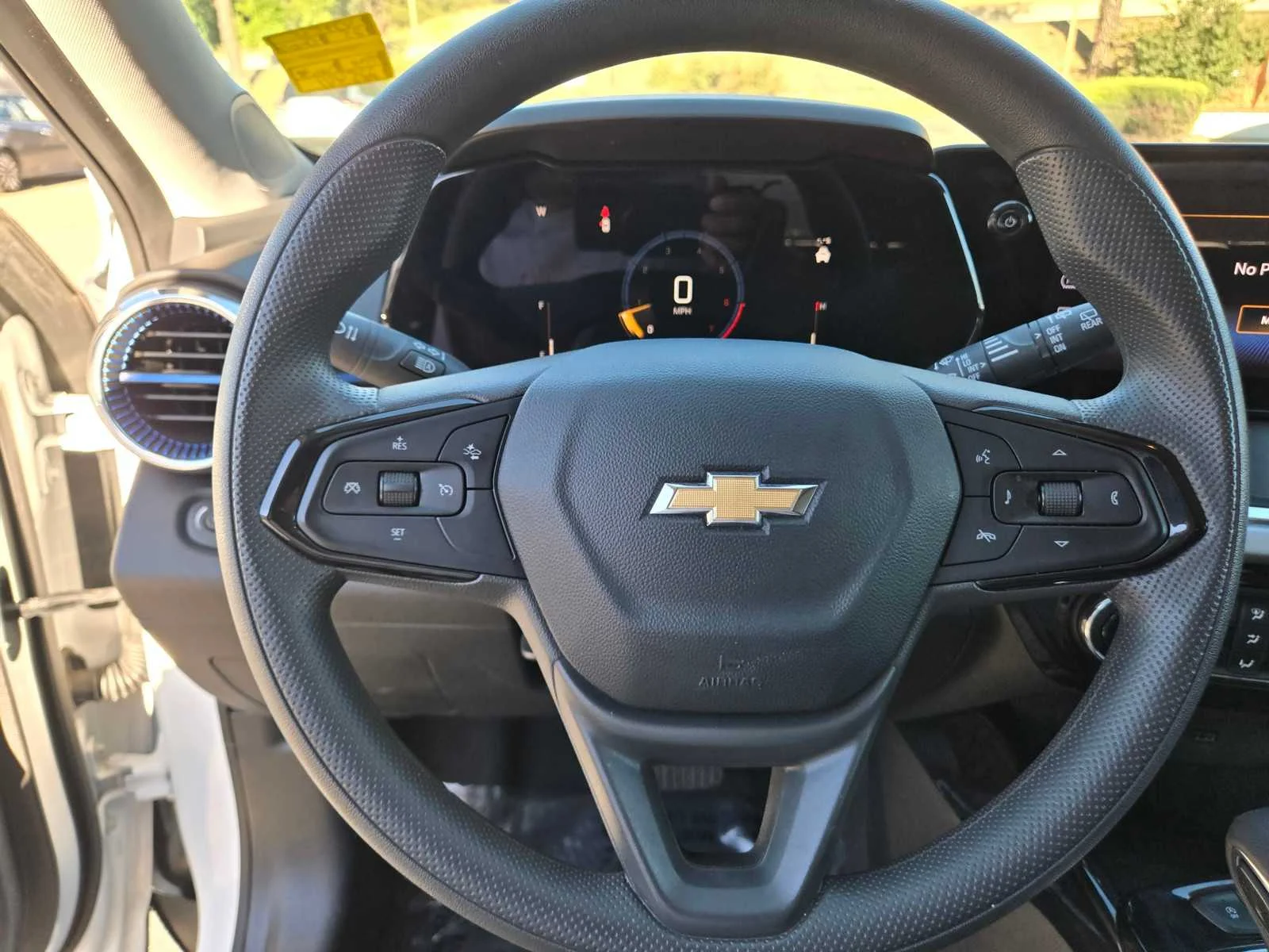 Used 2025 Summit White Chevrolet LT image 27