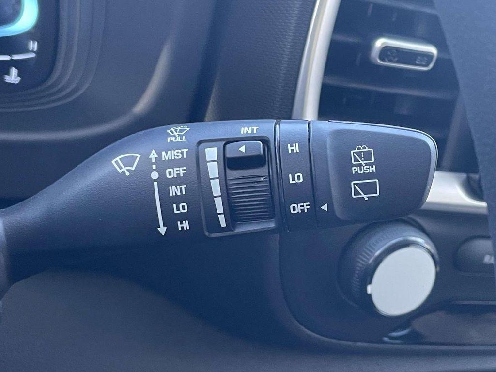 New 2026 White Hyundai SE image 22