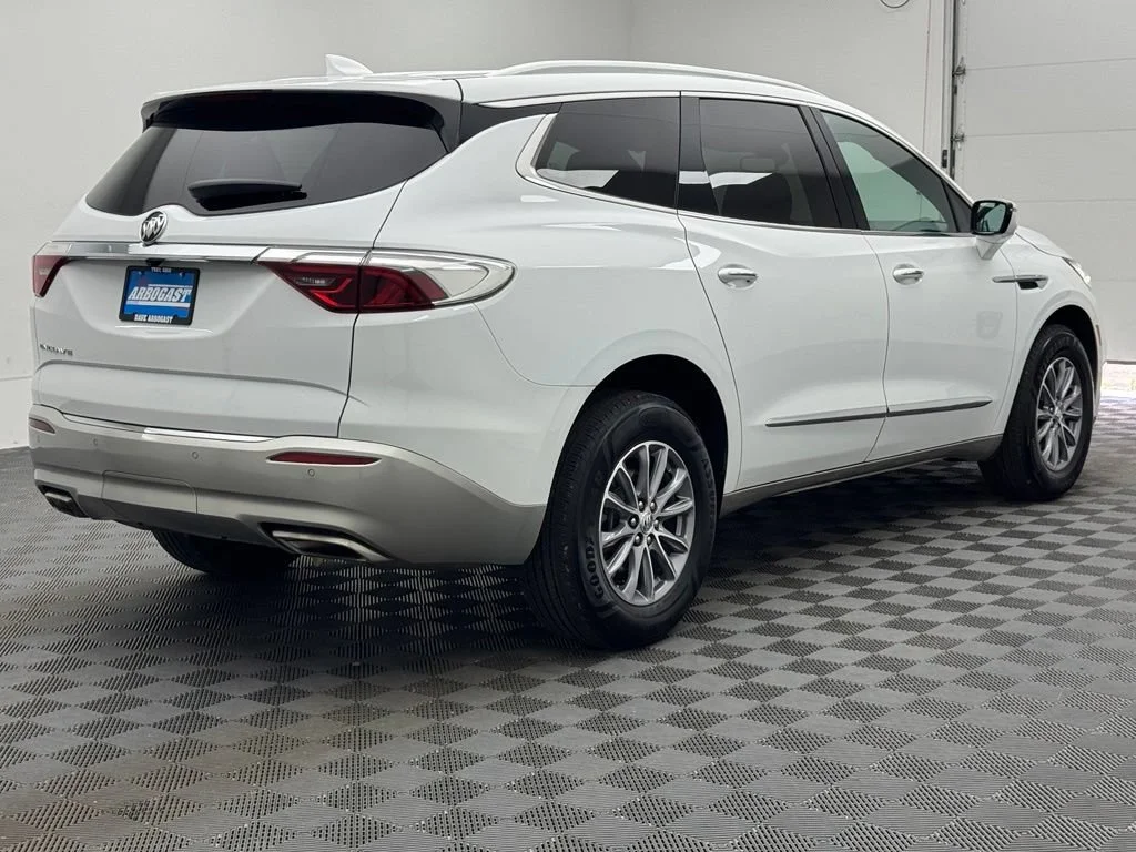 Used 2023 Summit White Buick Essence image 7