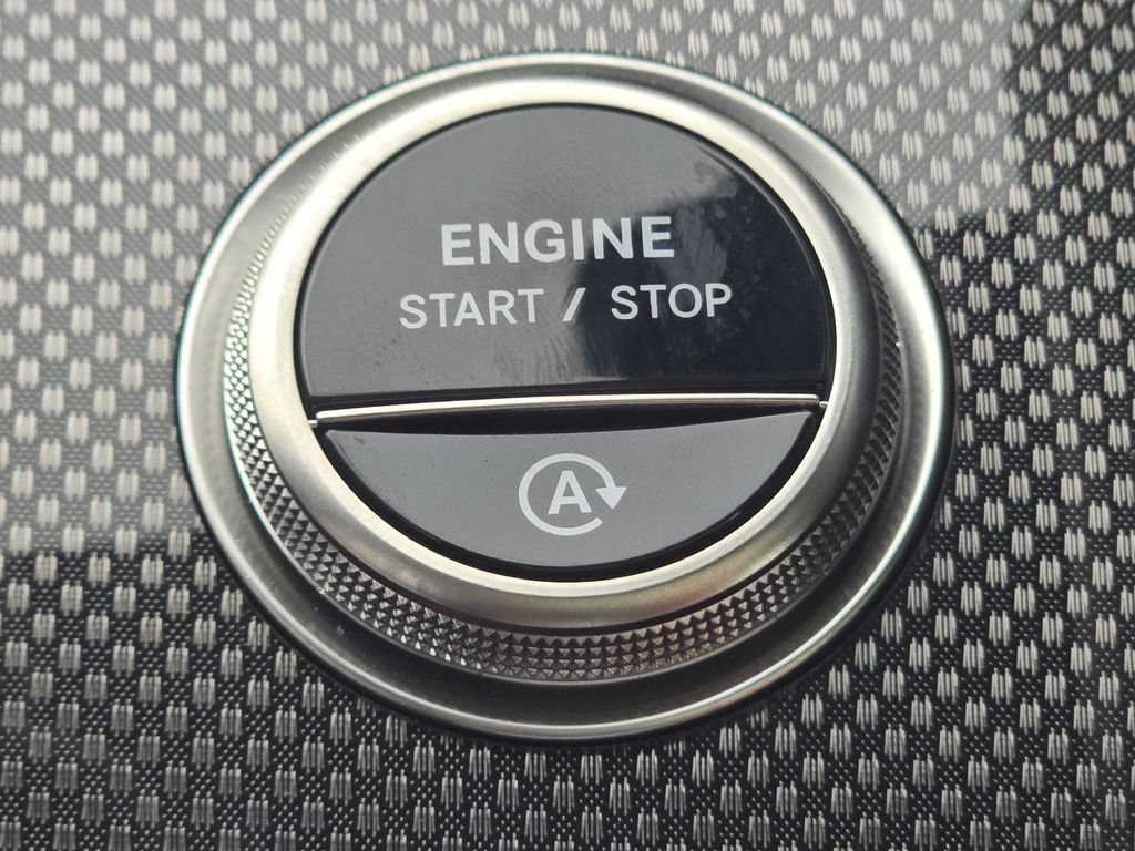 New 2026 MANUFAKTUR Alpine Grey Mercedes-Benz C 43 AMG® image 75
