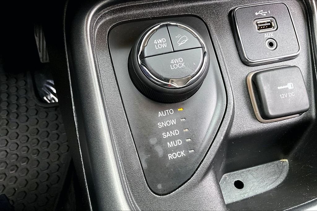 Used 2020 Red Jeep Trailhawk image 24