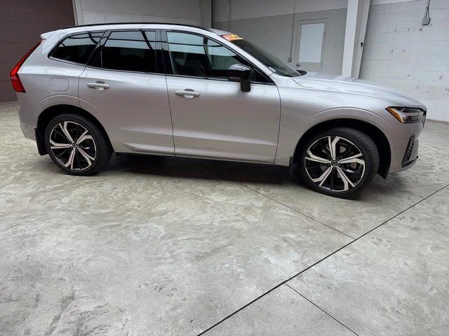 2022 Volvo XC60 R-Design - Photo 6