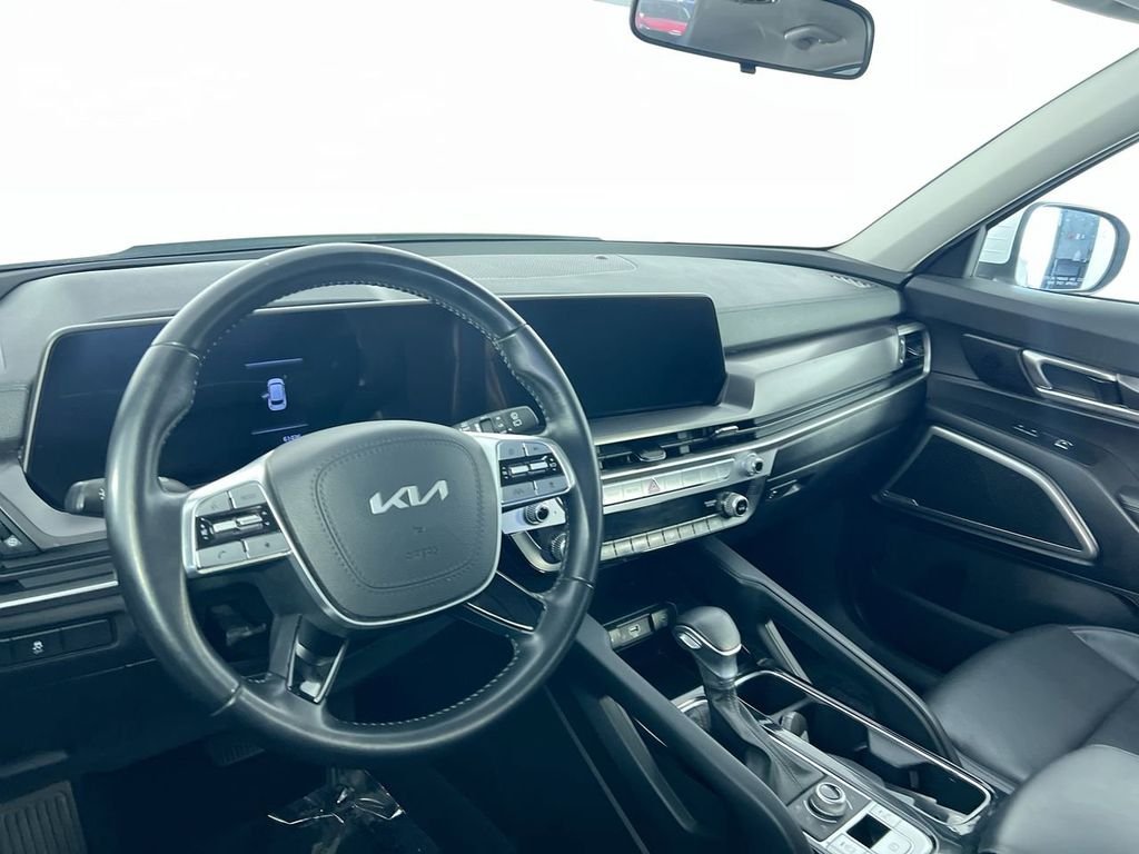 Used 2023 White Kia LX image 28