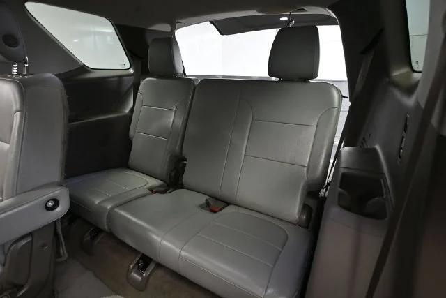 Used 2018 Gray Chevrolet 3LT image 31