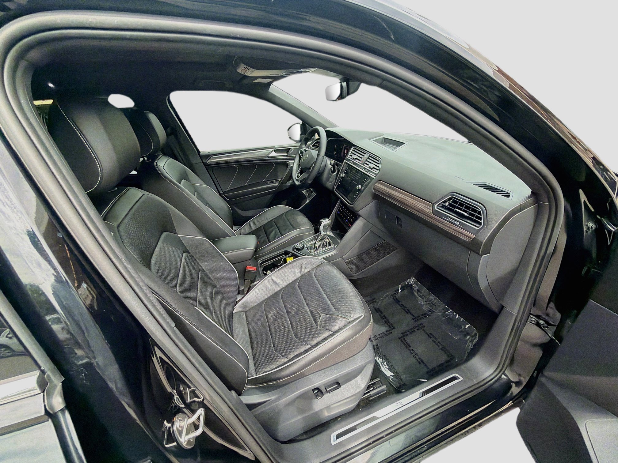 Certified Used 2024 Deep Black Volkswagen SEL R-Line image 31