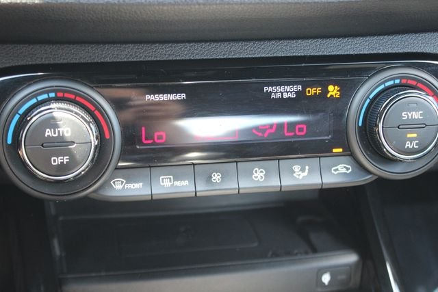 Used 2023 White Kia GT image 9