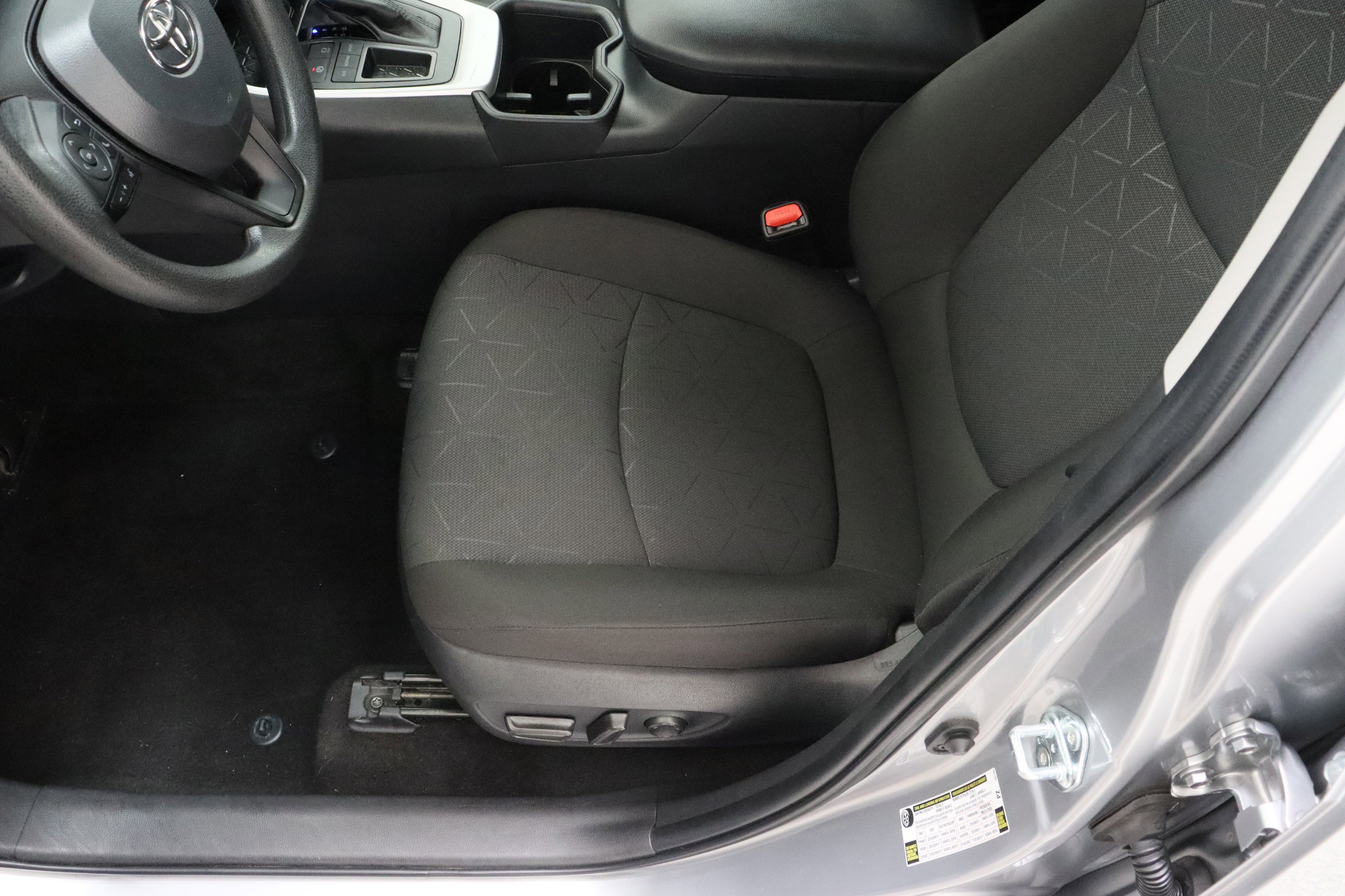 Used 2025 Silver Sky Metallic Toyota XLE 2.5L image 15