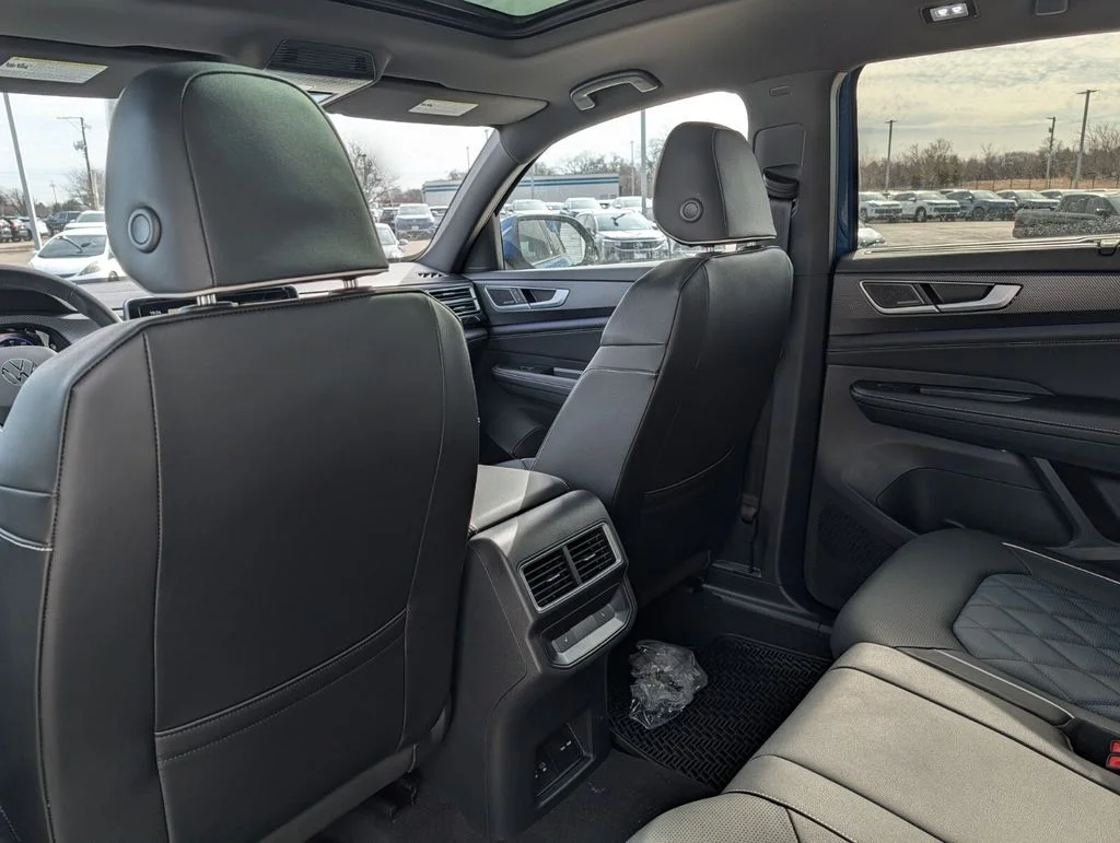 2026 Volkswagen Atlas Cross Sport SEL Premium R-LINE - Photo 16