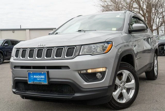 Used 2021 Silver Jeep Latitude image 1