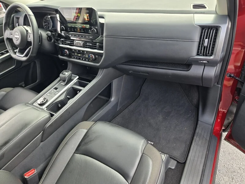 Used 2024 Scarlet NISSAN SL 4WD image 18