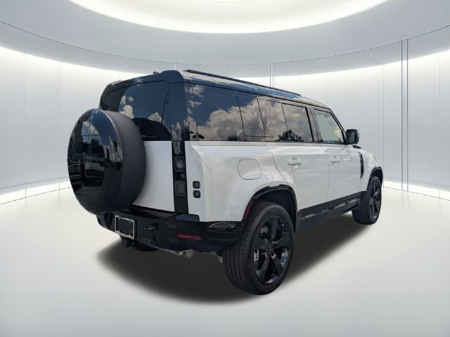 New 2026 Fuji White Land Rover X-Dynamic SE image 3