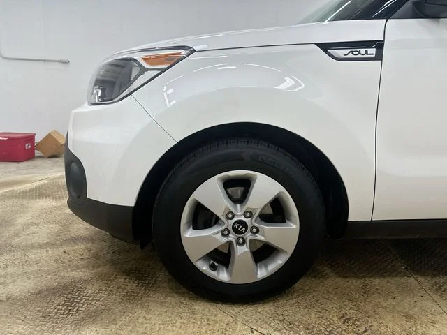 Used 2019 White Kia Base image 18