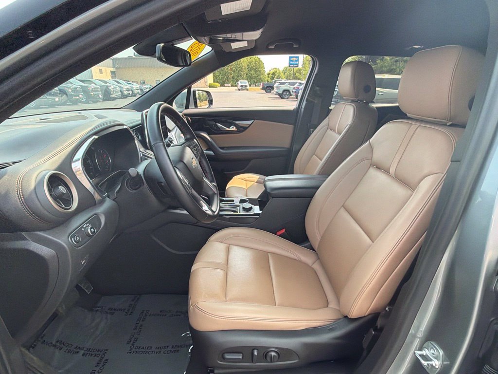 Used 2025 Sterling Gray Metallic Chevrolet Premier image 19