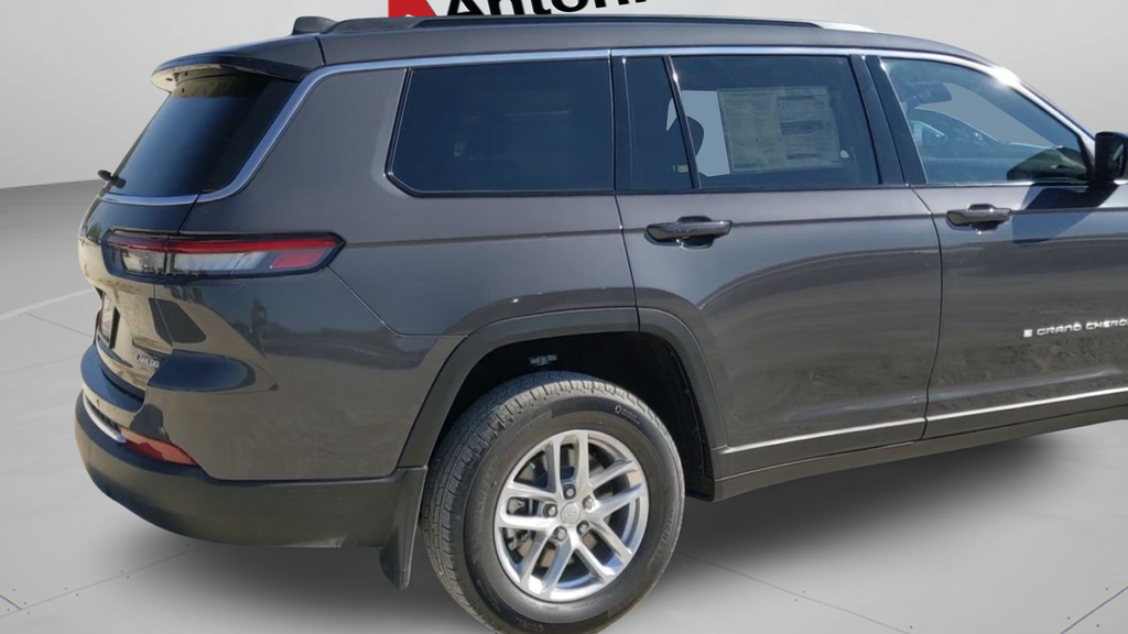 New 2025 Baltic Gray Metallic Clear-Coat Exterior Paint Jeep Laredo image 43