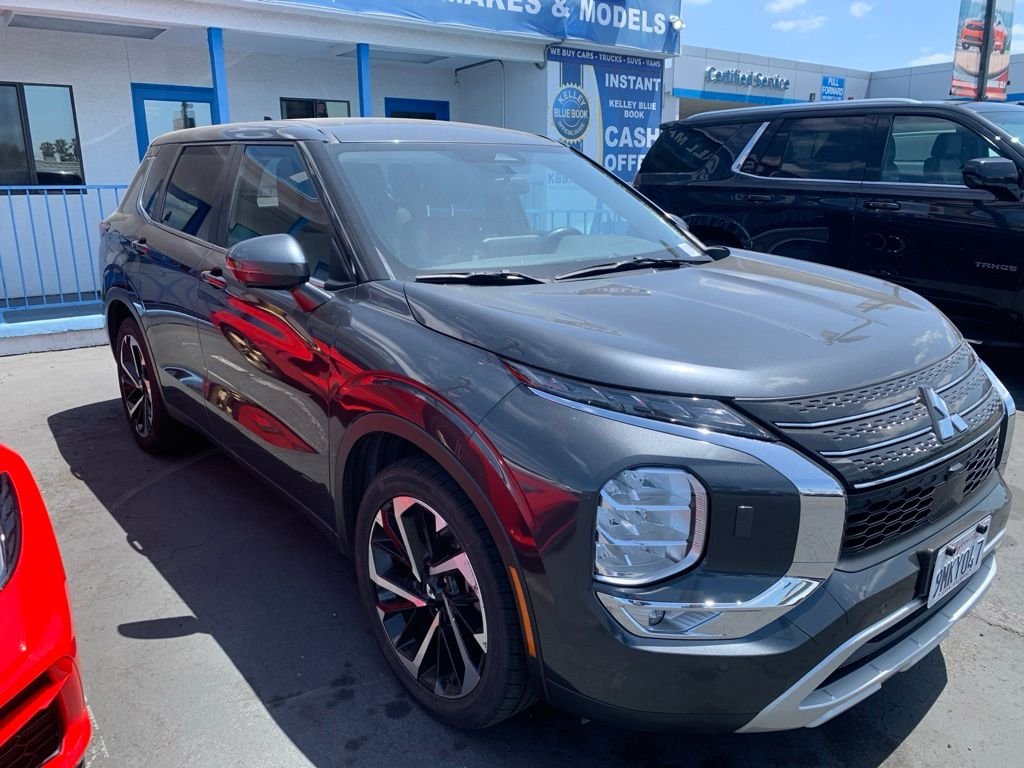 Used 2024 Black Mitsubishi SE image 4