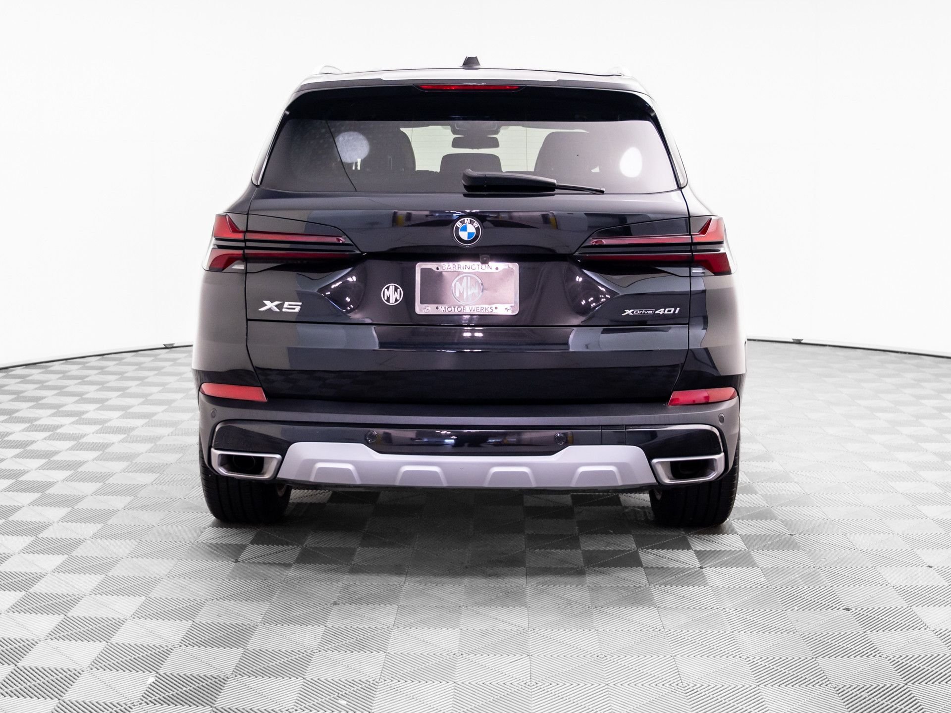 Used 2024 Black BMW xDrive40i image 4