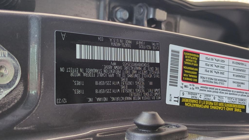 2024 Toyota Highlander LE - Photo 24