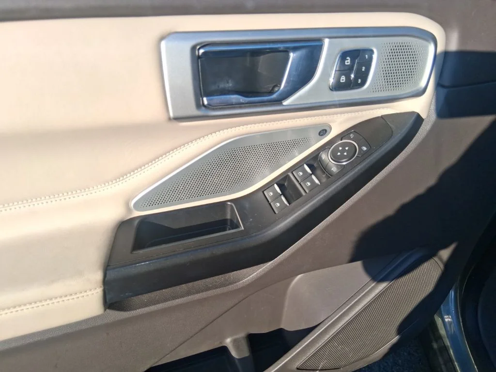 Used 2020 Green Ford Platinum image 10