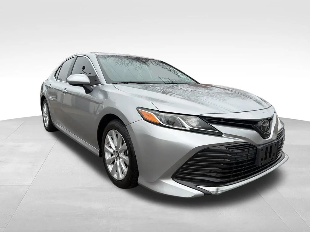 Used 2019 Silver Toyota LE image 7