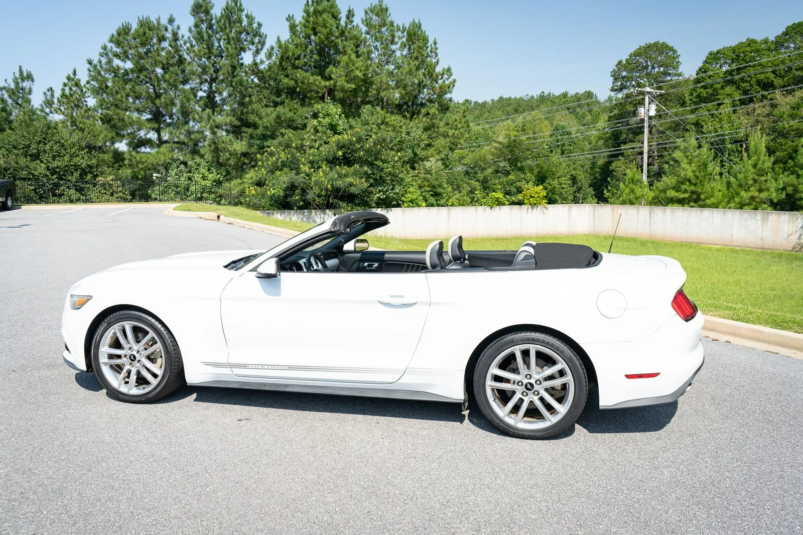 Used 2016 White Ford EcoBoost Premium image 7