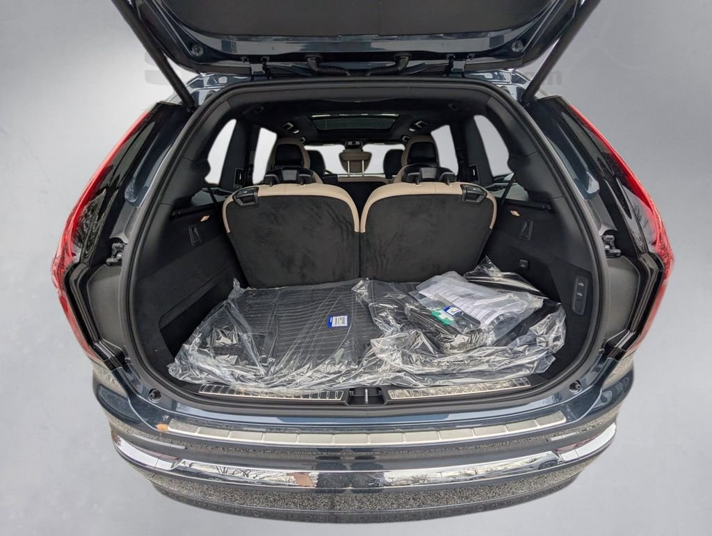 Used 2026 Blue Volvo B6 Ultra image 7