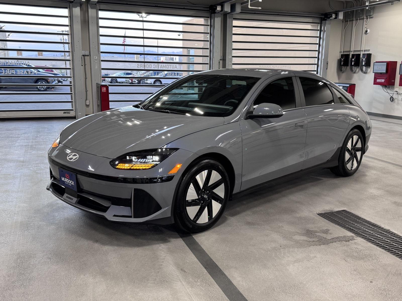 Certified Used 2025 Transmission Blue Hyundai SE image 11