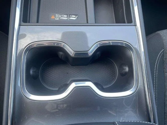 New 2025 Summit White GMC Elevation image 18