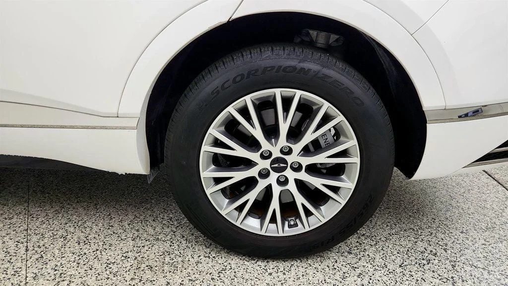 Used 2025 Uyuni White Genesis 2.5T AWD image 9