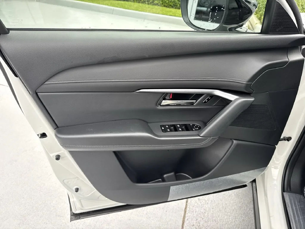 New 2026 White Metallic Mazda 2.5 S AWD image 38