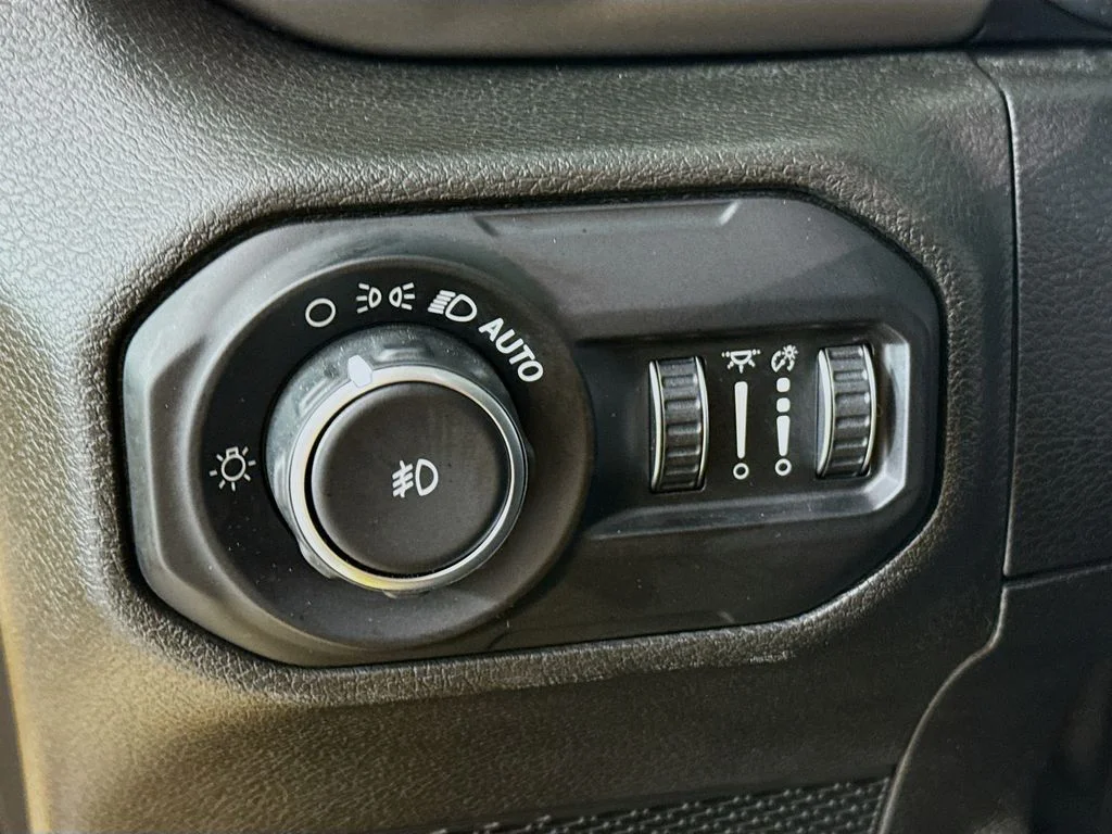 Used 2019 Hellayella Clearcoat Jeep Unlimited Sport S image 11