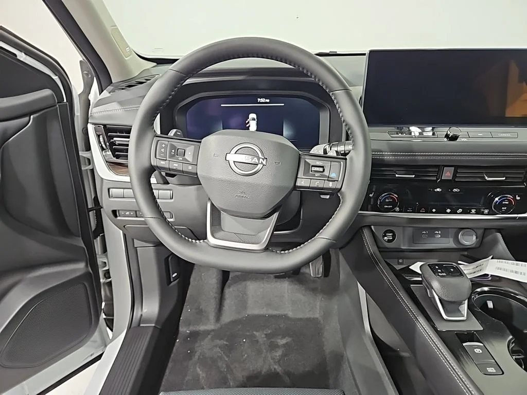 2025 Nissan Rogue Platinum - Photo 13