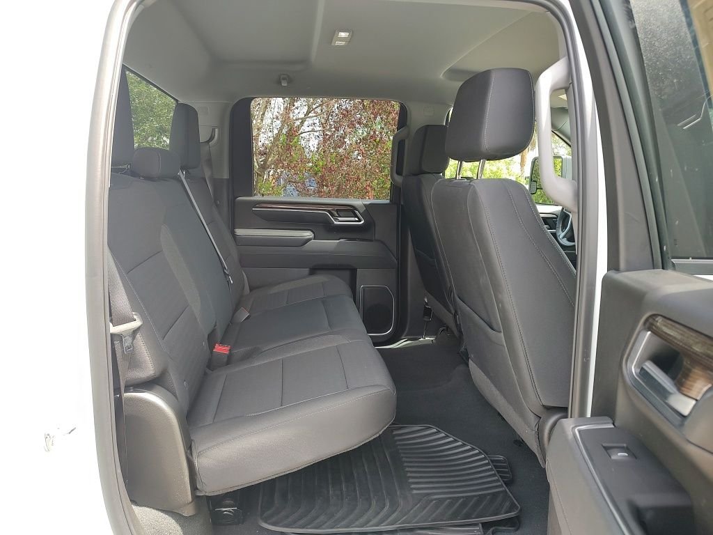 Used 2025 White Chevrolet LT image 41