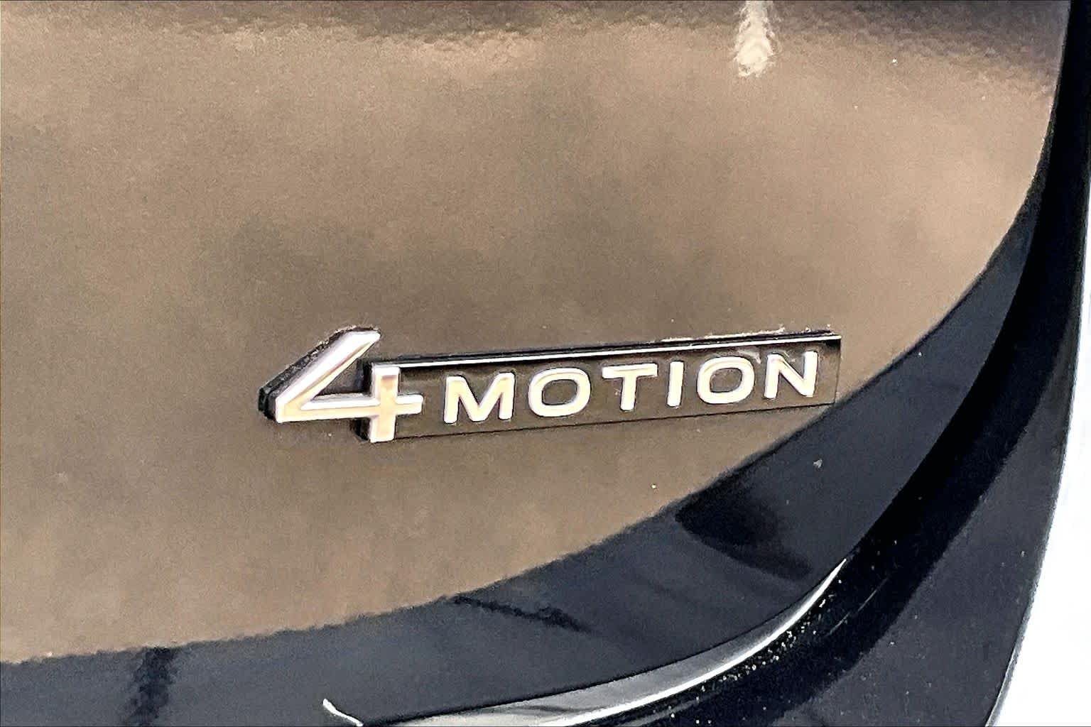 Used 2025  Volkswagen 2.0T SE w/Technology image 9