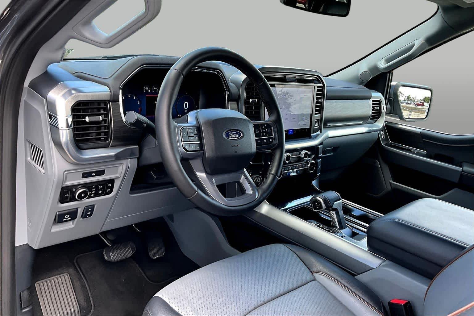 Used 2025 Carbonized Gray Metallic Ford LARIAT image 31