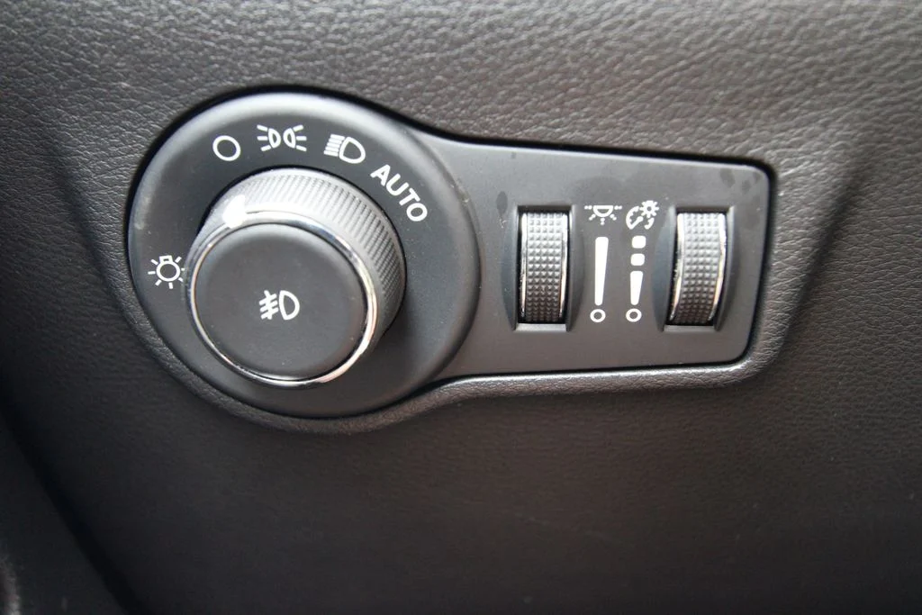 Used 2026 White Jeep Limited image 22