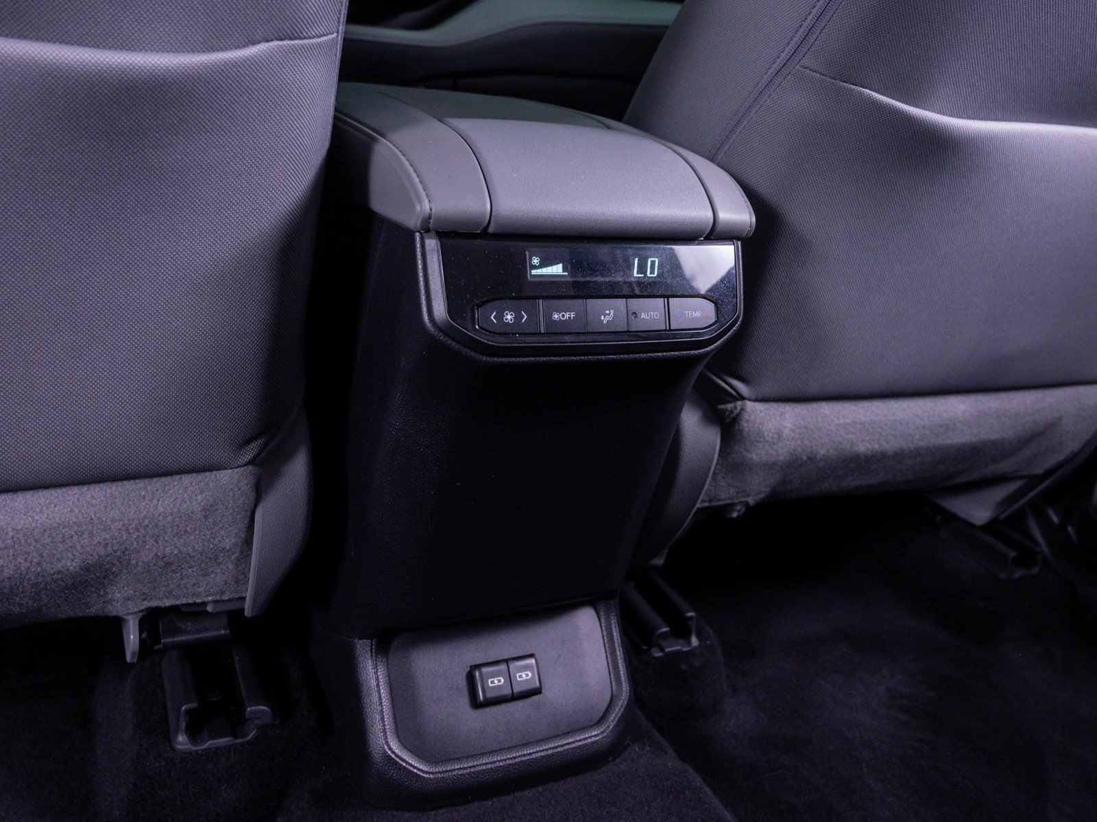 Used 2022 Pearl Toyota LE image 19