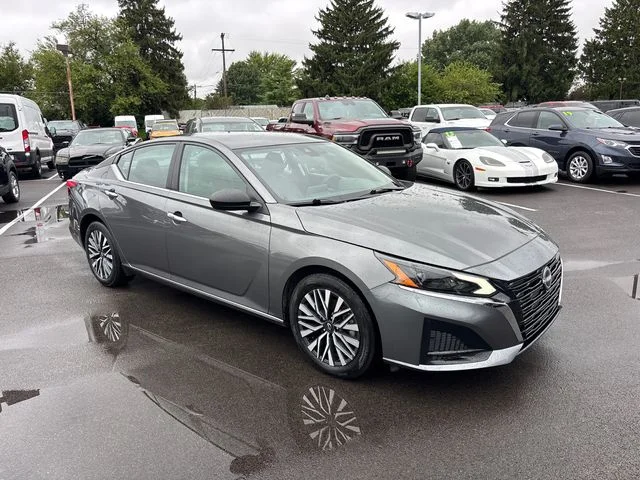 Used 2025 Nissan Altima SV with VIN 1N4BL4DVXSN373457 for sale in Whitehall, OH