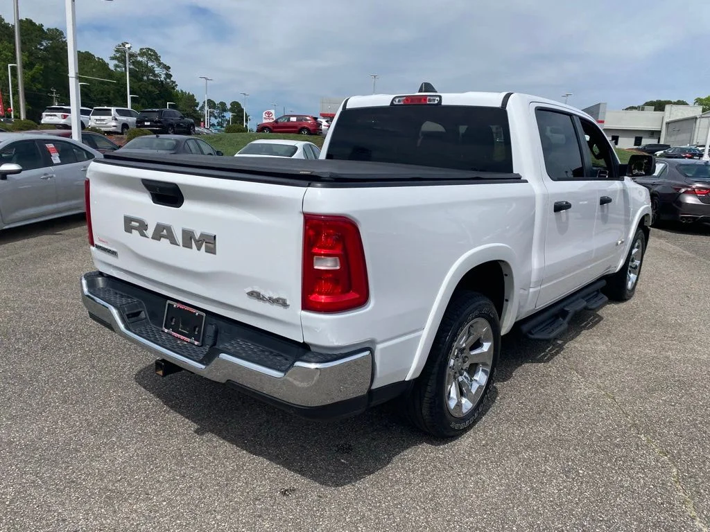 Used 2025 White Ram Big Horn/Lone Star image 15