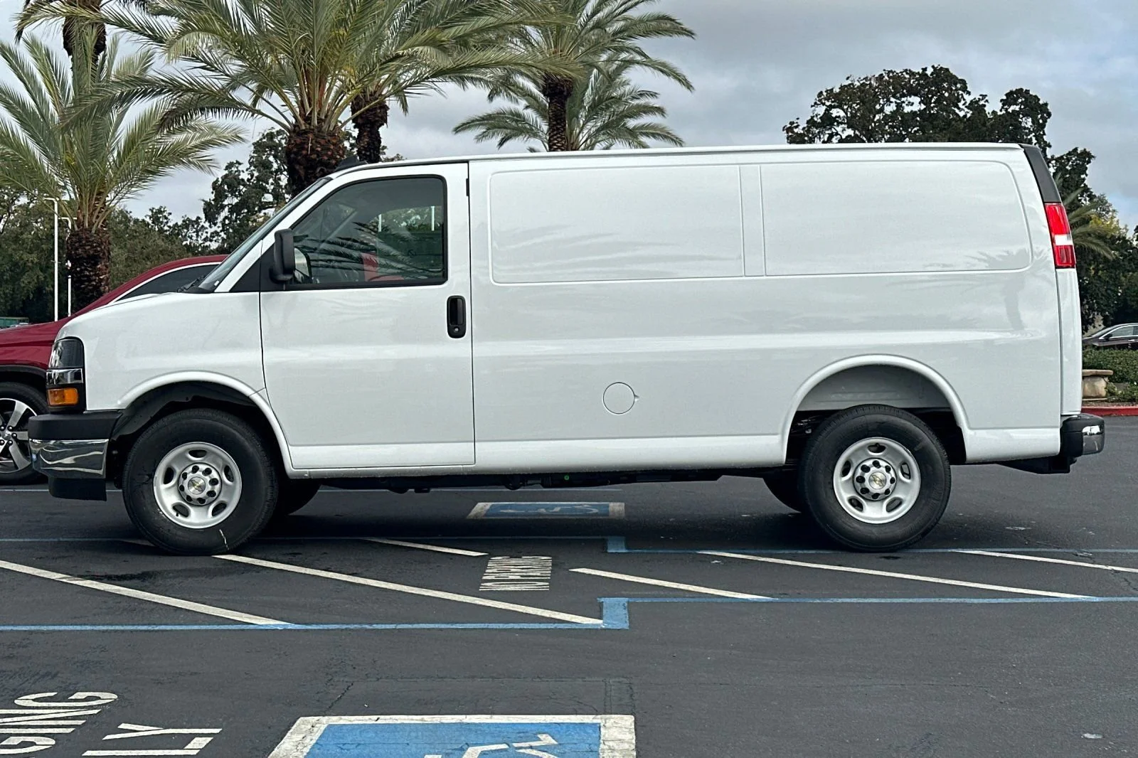 2025 Chevrolet Express Cargo Work Van - Photo 6