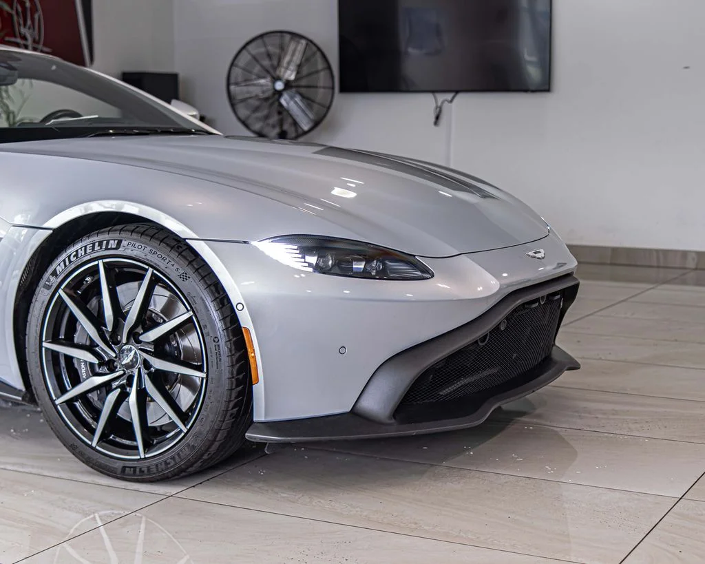 Used 2020 Silver Aston Martin Base image 3