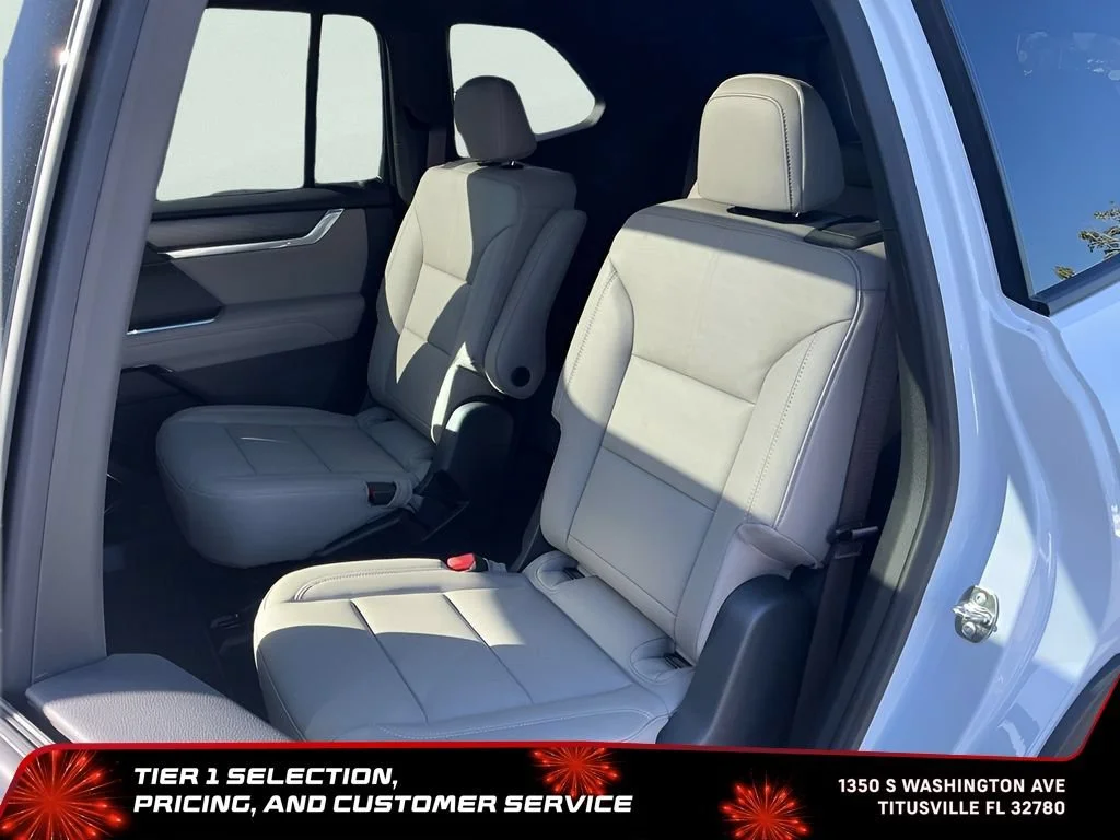New 2026 Glacier White Tricoat GMC Elevation image 19