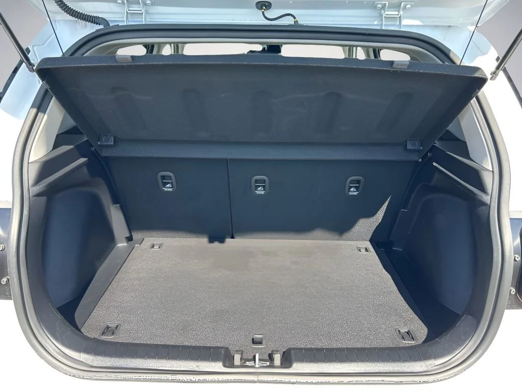 Used 2025 White Hyundai SEL image 26
