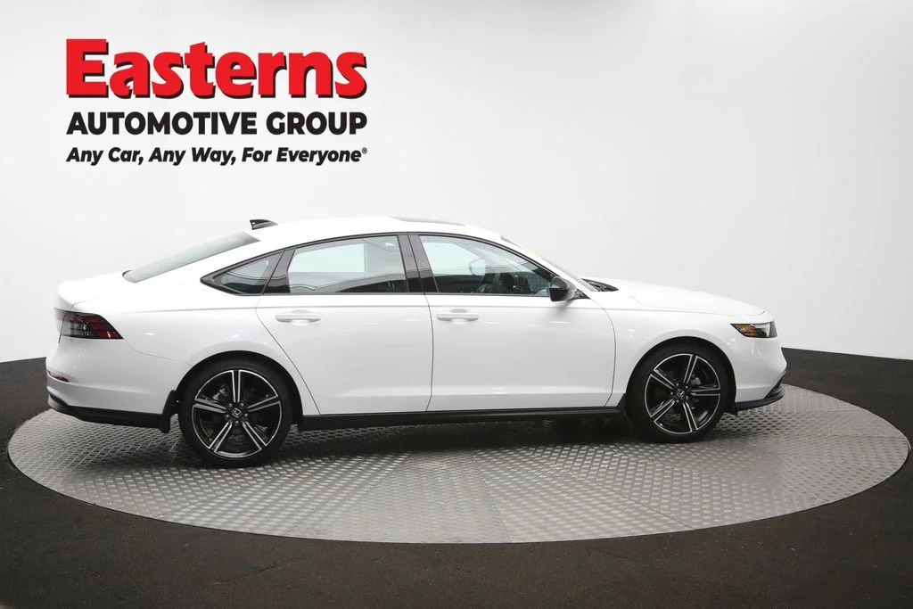 Used 2026 White Honda SE image 43