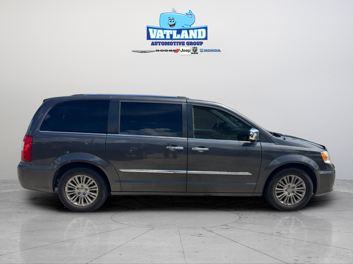 Used 2016 Gray Chrysler Limited image 6